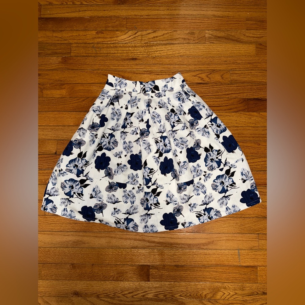 Floral Blue and White Women's Skirt, size M/L